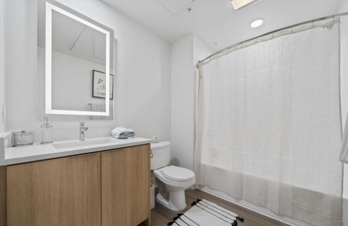 Sunset Duo 2 Bedroom Charm With Free Parking Apartment